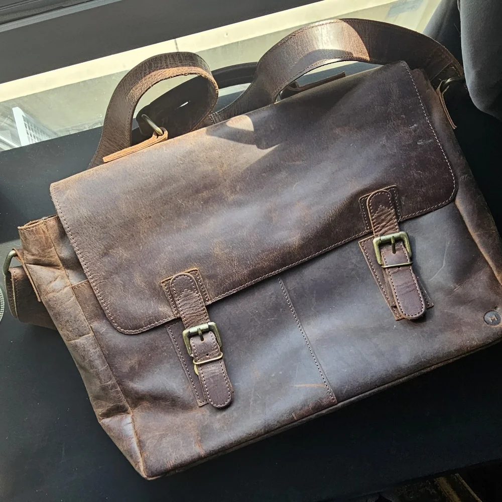Men's Classic Brown Leather Messenger Bag - Premium Everyday Carry